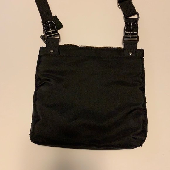 Roots Canada “Venetian Village” Leather Crossbody Bag with Multiple Pockets - Picture 3 of 8